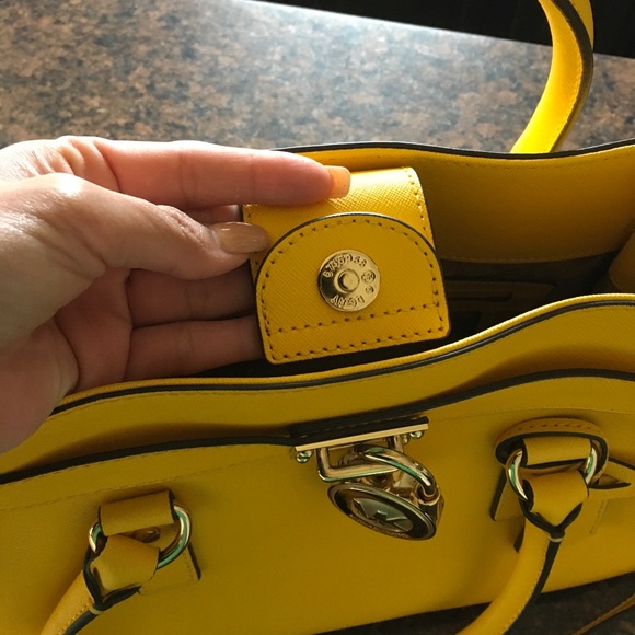 ✨💛Michael Kors purse & wallet💛✨ - Picture 6 of 12